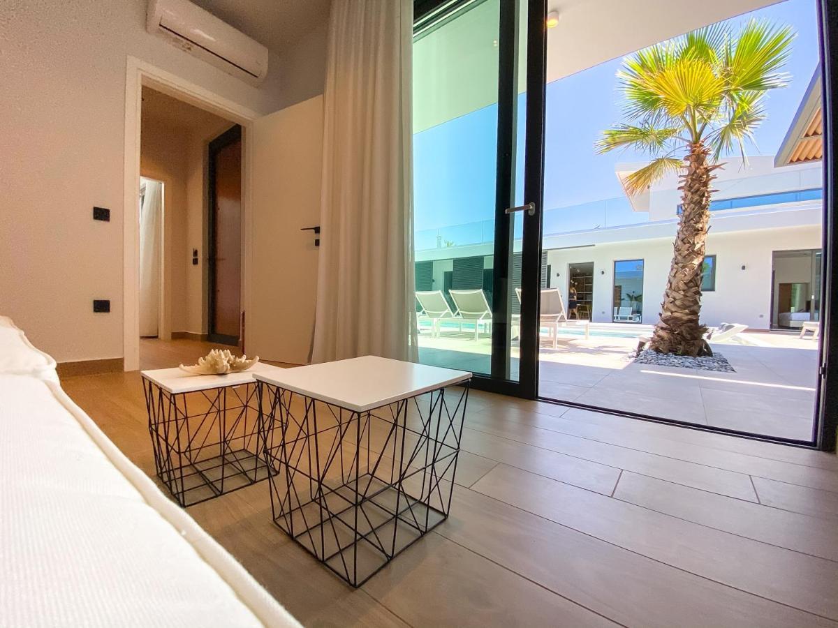 Villa Lydia I Superb Views, Two Pools, Next To The City Kíssamos Exterior foto